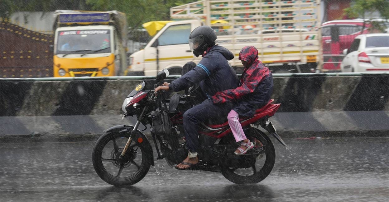 Heavy rain causes waterlogging, traffic congestion in Chennai | Onmanorama News