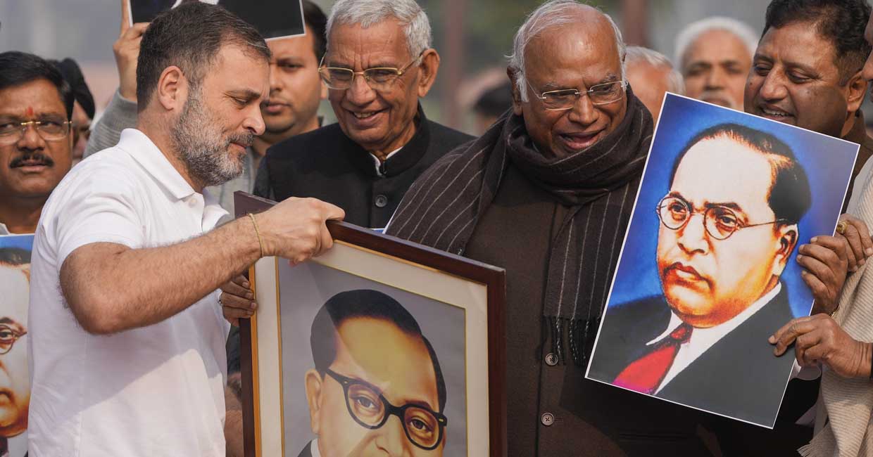 New Delhi: LoP in the Rajya Sabha Mallikarjun Kharge and LoP in the Lok Sabha Rahul Gandhi take part in a protest of opposition MPs demanding Union Home Minister Amit Shah's apology for his remarks which they claimed were an insult to B.R. Ambedkar, during the Winter session of Parliament, in New Delhi, Wednesday, Dec. 18, 2024. (PTI Photo/Ravi Choudhary)(PTI12_18_2024_000280A)
