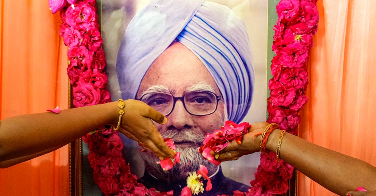 Members of the Tamil Nadu Congress Committee pay tribute to former prime minister Manmohan Singh. Photo: PTI.