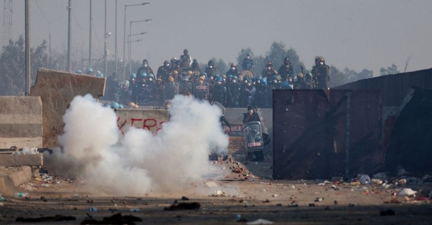 Delhi Chalo Security Forces Fire Tear Gas At Protesting Farmers For Second Day 7143