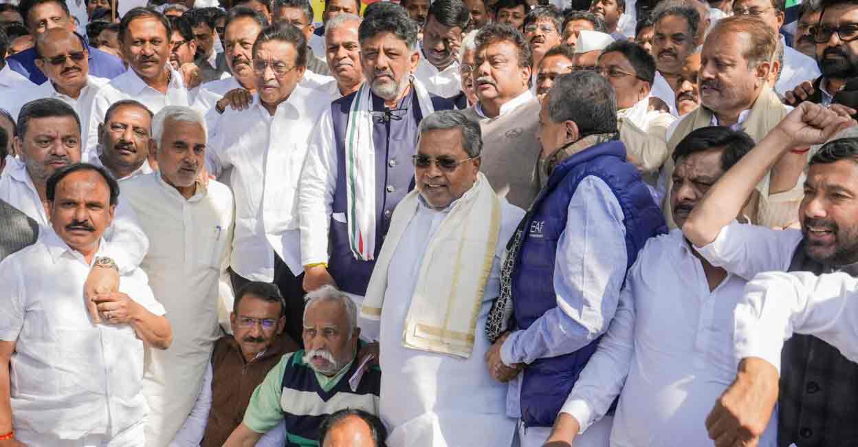 Fiscal federalism: Karnataka CM, Ministers protest against Centre at ...