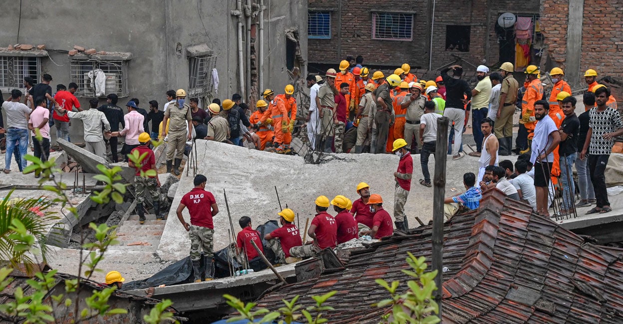 PTI03_18_2024_000048A Rescue operation at Garden Reach area in Kolkata. Photo: PTI