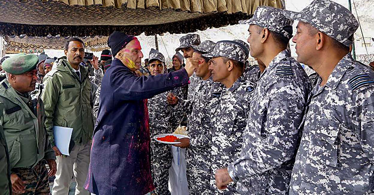 PTI03_24_2024_000126B Defence Minister Rajnath Singh celebrates Holi festival with Armed Forces personnel, in Leh on March 24, 2024. Photo: PTI