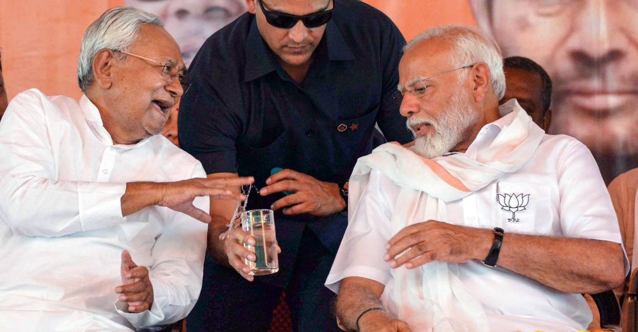nitish-kumar-modi-c nitish-kumar-modi-c
