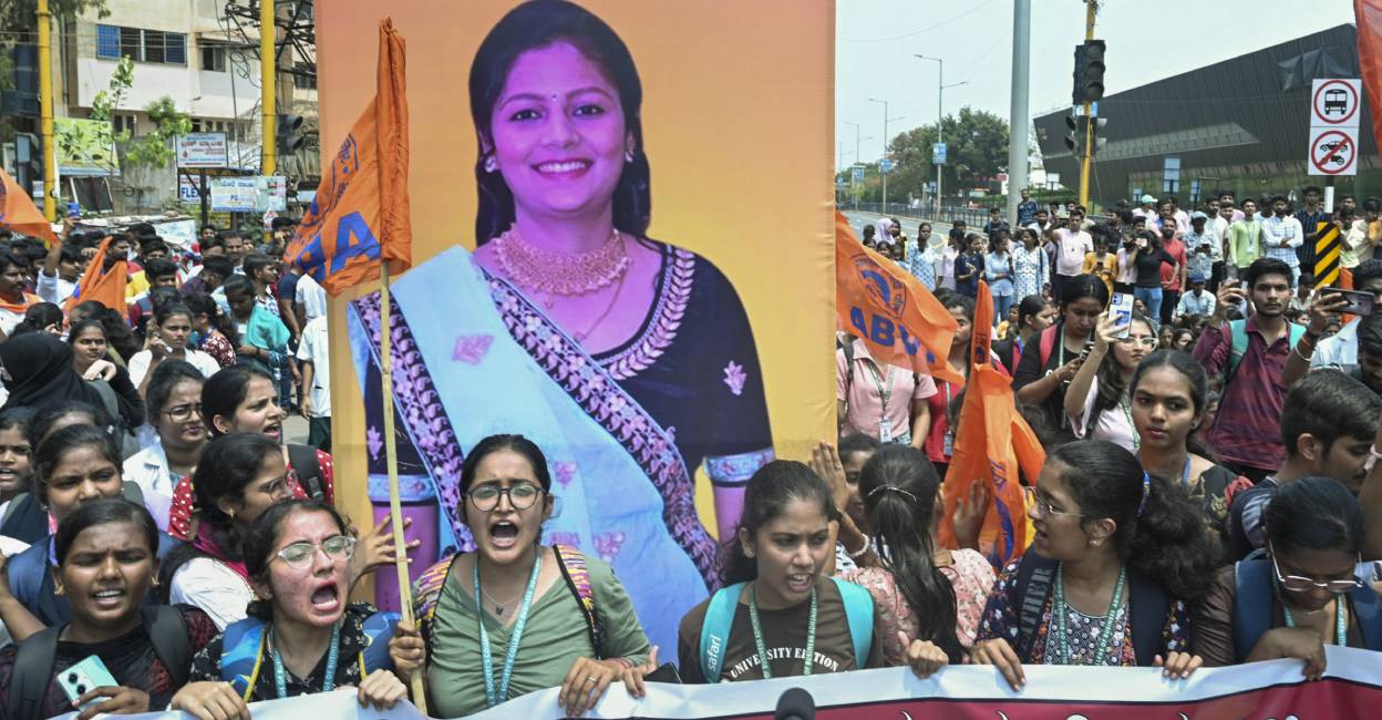 ABVP activists during their protest against the killing of BVB College student Neha Hiremath, in Hubballi. Photo: PTI