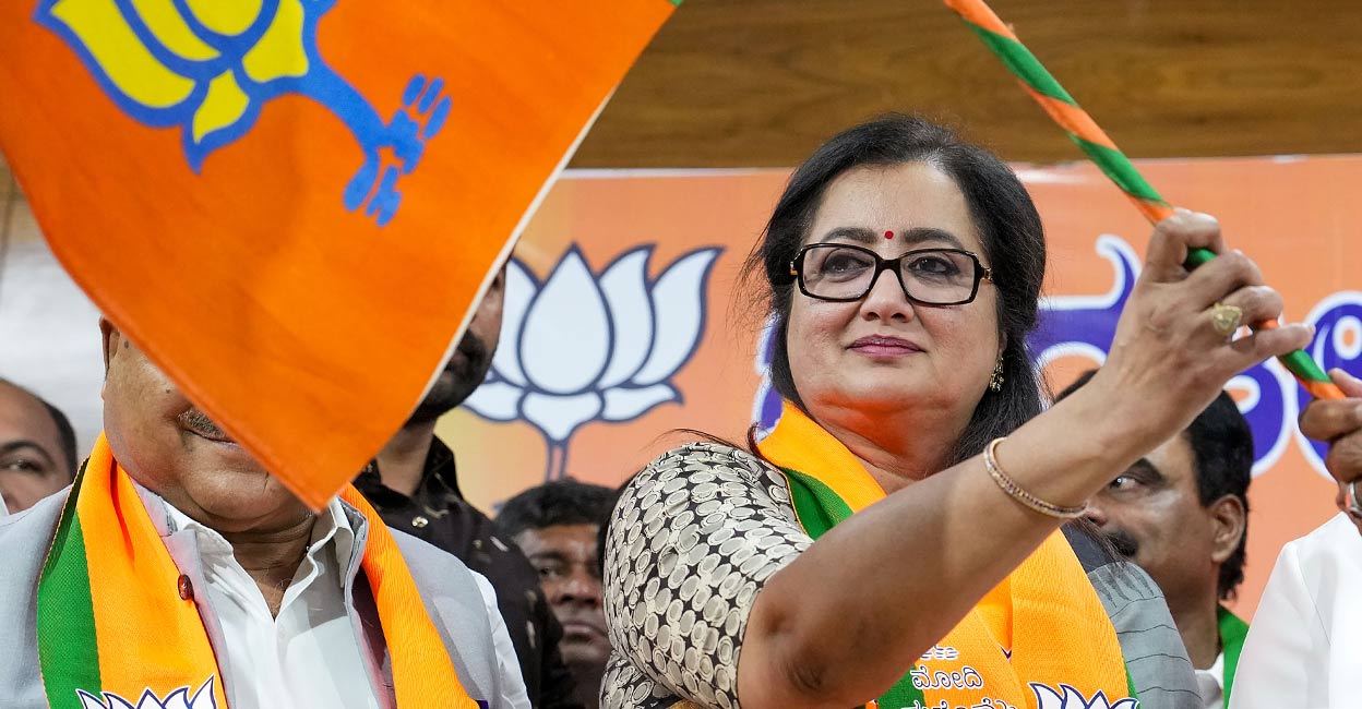 Sumalatha-ambareesh-ls Mandya MP Sumalatha Ambareesh joins BJP ahead of Lok Sabha elections, in Bengaluru on Friday, April 5, 2024. Photo: PTI.
