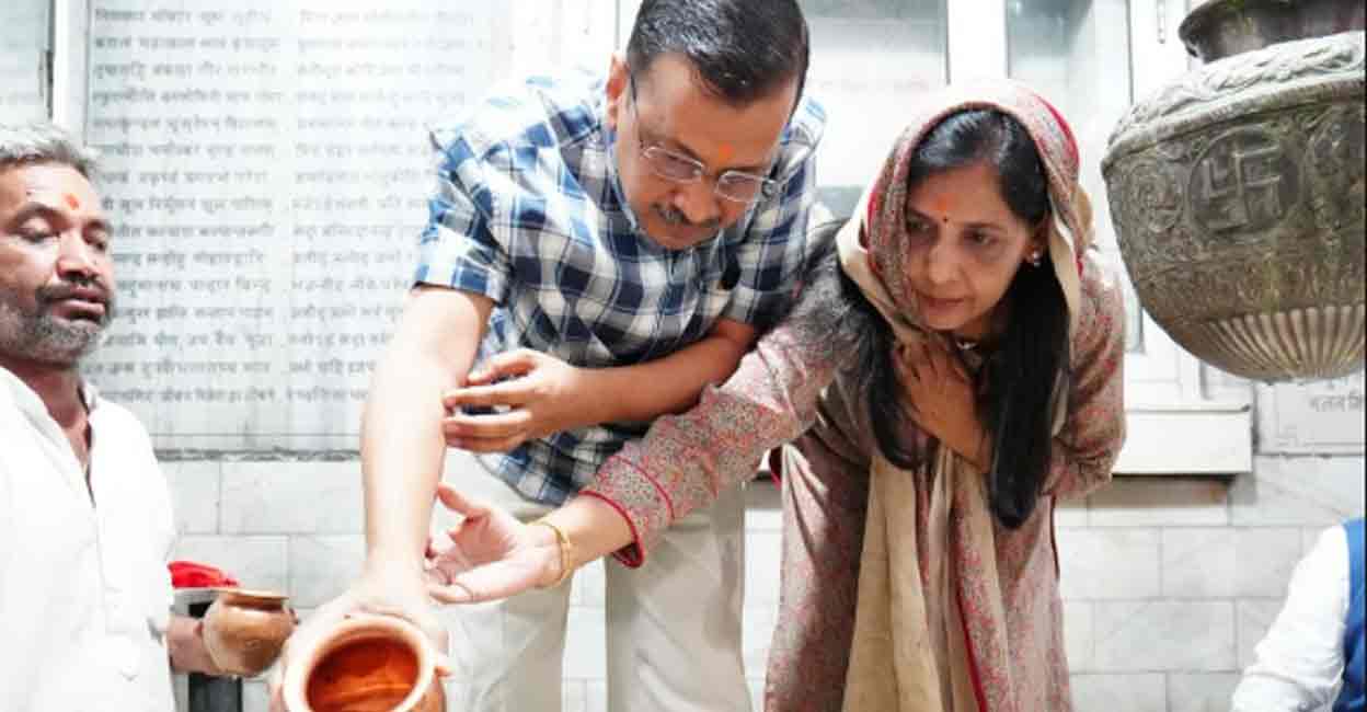 Article Image-Haritha - 2 Arvind Kejriwal along with his wife Sunita on Saturday offered prayers. Photo: X/AAP