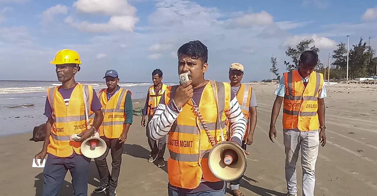 alert-in-bengal-cyclone-c alert-in-bengal-cyclone-c