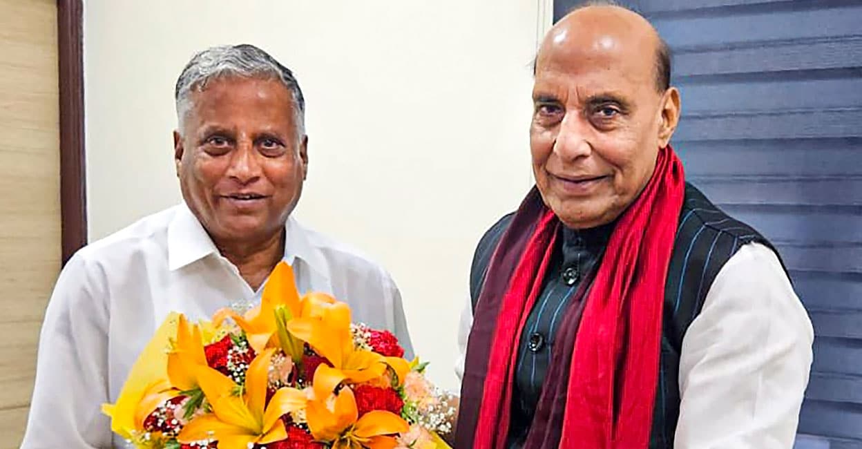 PTI06_08_2024_000085A v Somanna meeting Rajnath Singh. Photo: PTI