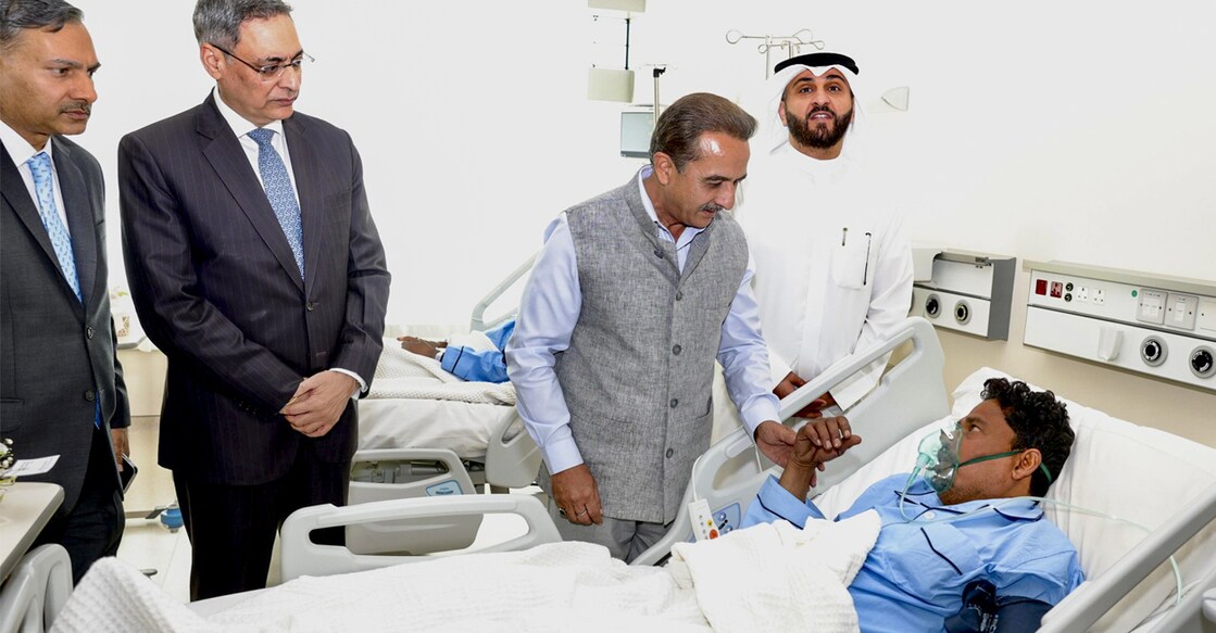 MoS for External Affairs Kirti Vardhan Singh meets Indians injured in the fire incident. Photo: PTI.