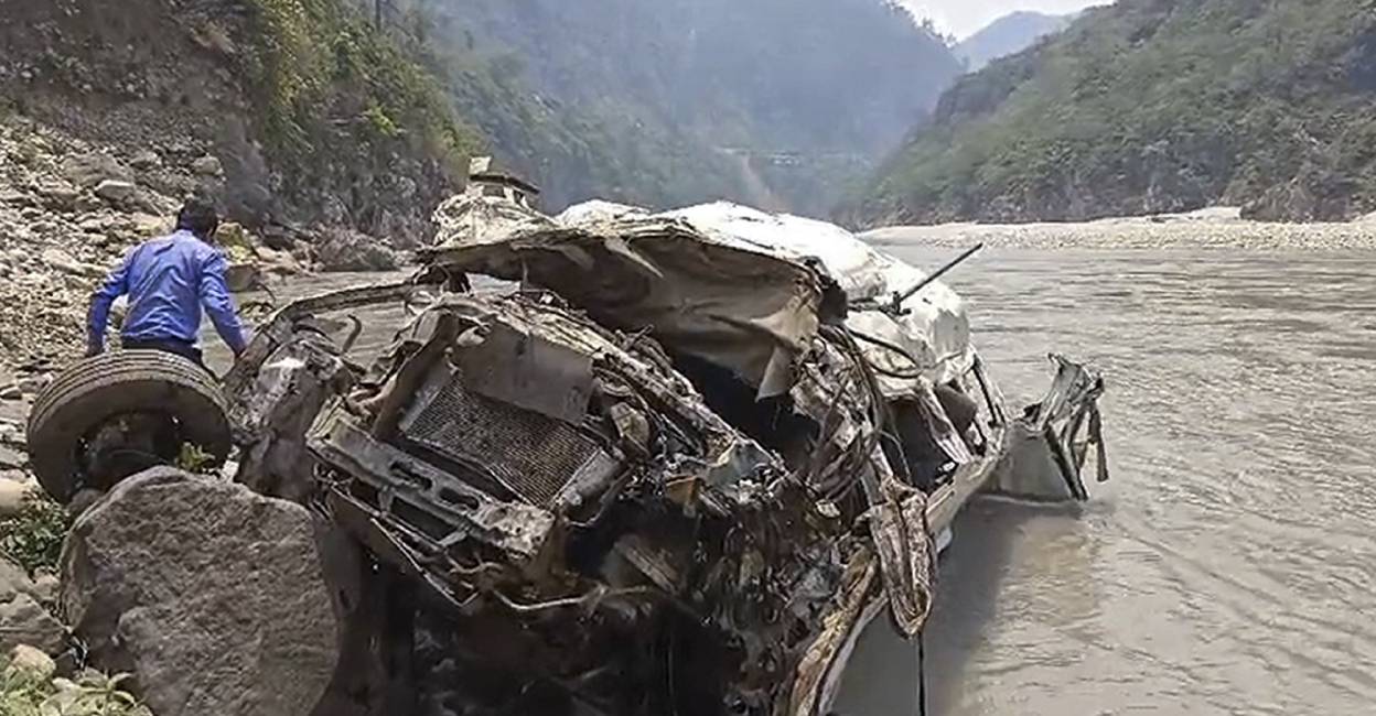 Nearly 13 killed as tempo traveller falls into gorge in Uttarakhand ...