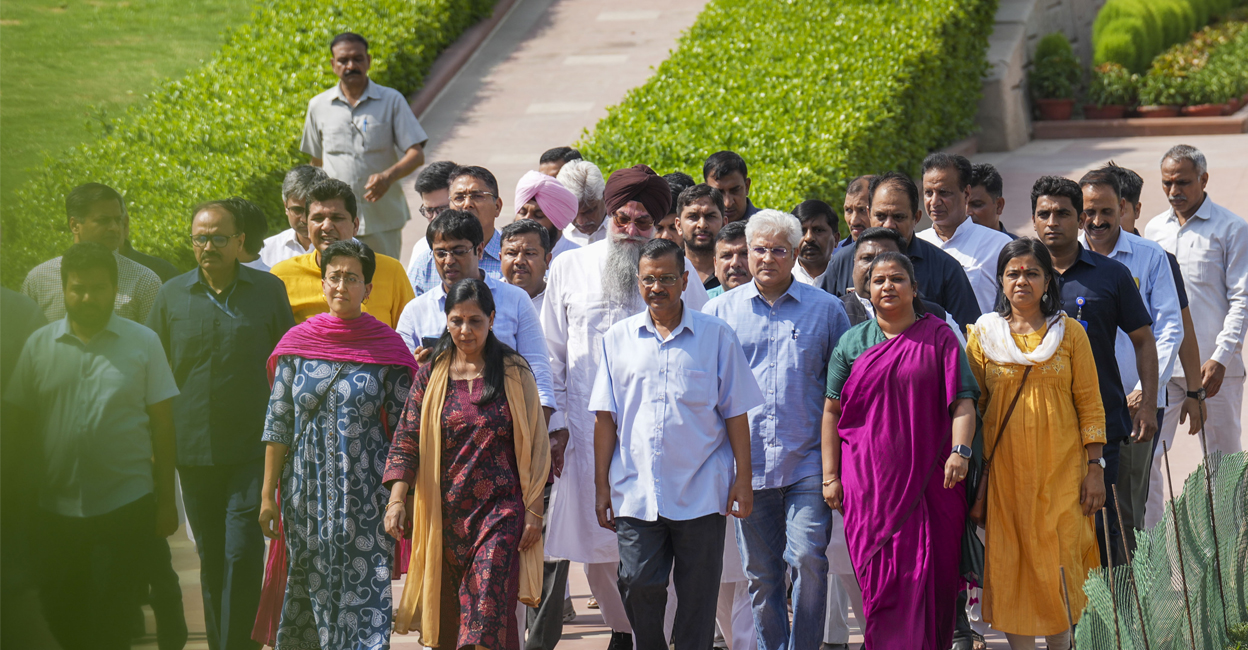 Arvind Kejriwal with his wife and party leaders leaves after visiting Rajghat, ahead of his surrender before Tihar jail authorities. Photo: Kamal Singh/PTI.