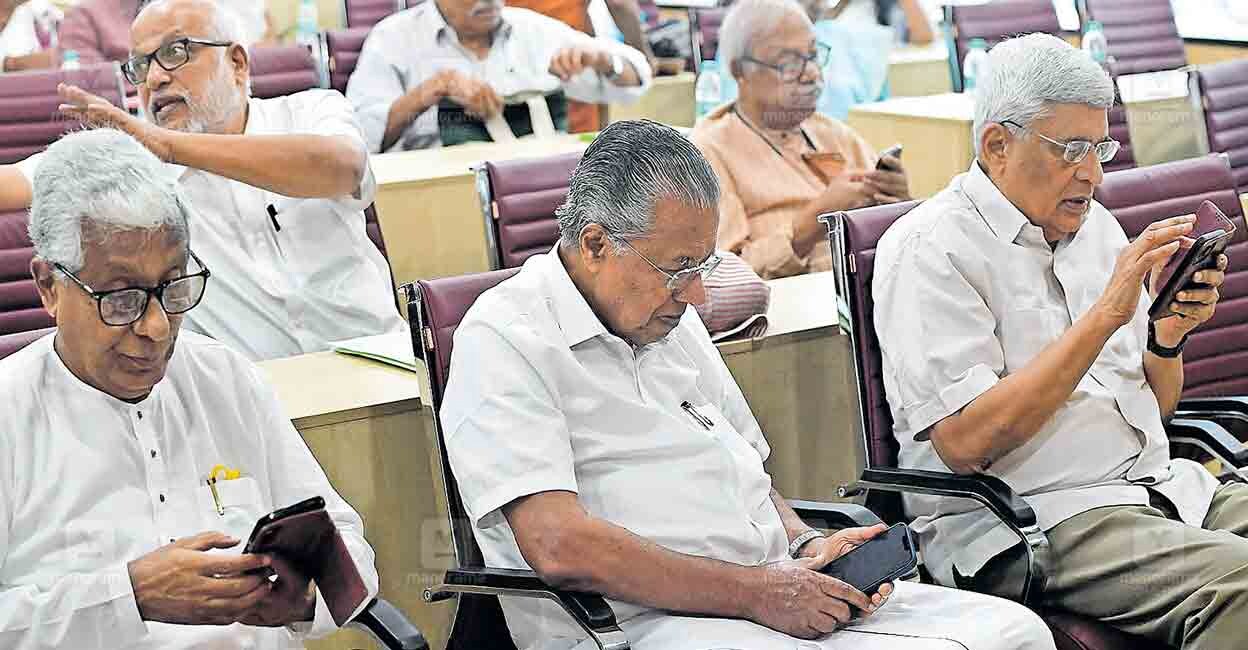 Before the CPI(M) Central Committee meeting, Tripura former Chief Minister Manik Sarkar, Kerala Chief Minister Pinarayi Vijayan, Prakash Karat, CITU General Secretary Tapan Sen and M.A. Baby(behind). Image: Joskutty Panaykkal / Manorama.