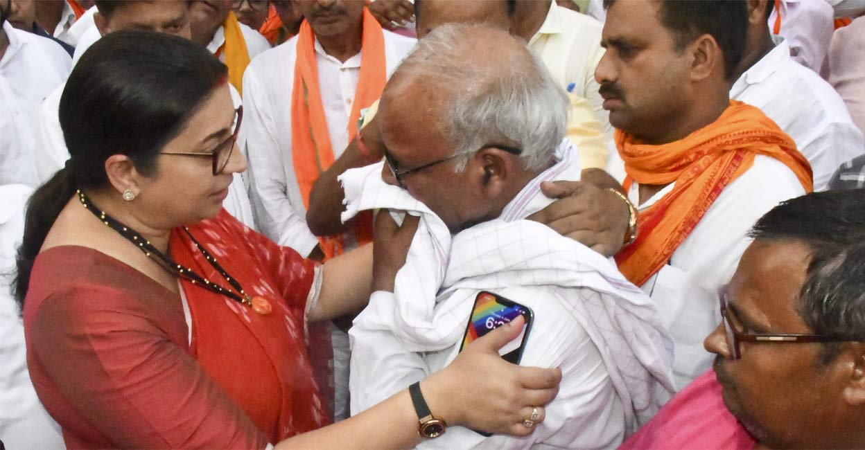 Union Minister and BJP candidate from Amethi constituency Smriti Irani interacts with others after she lost the Lok Sabha elections. Photo: PTI