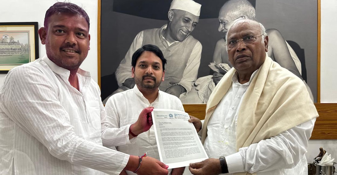 vishal-patil-kharge Mallikarjun Kharge posted on X that he was welcoming the support of elected MP from Sangli, Vishal Patil to the Congress party.
