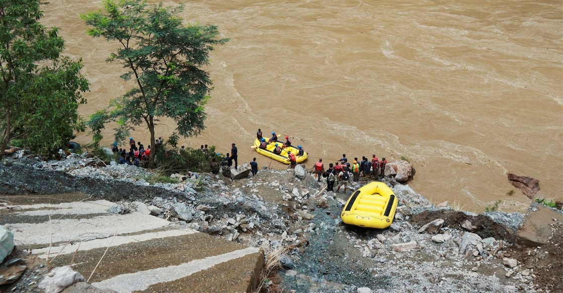 nepal-landslide-ls Members of rescue team search for the passenger buses that fell into the Trishuli River after the landslide at Simaltal area in Chitwan district, Nepal July 12, 2024. Photo: PTI.