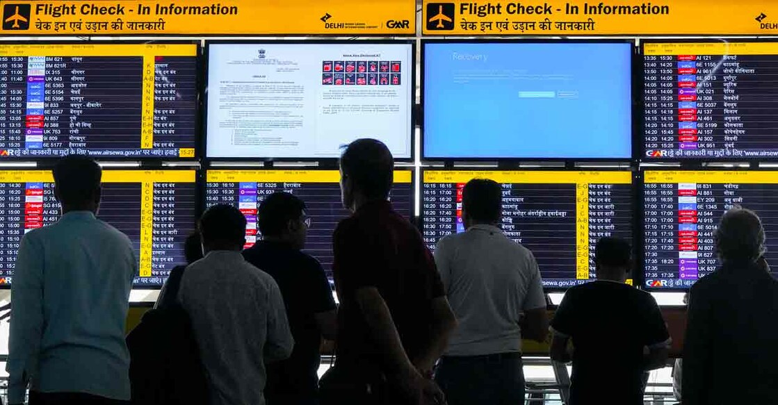 Passengers look at screens, one of them showing Blue Screen error, at T3 Terminal of the Indira Gandhi International Airport amid Microsoft outage, in New Delhi, Friday, July 19, 2024. Photo: PTI