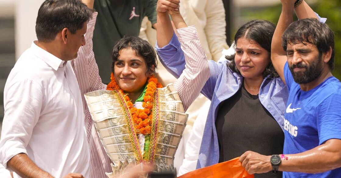 vinesh-phogat-airport