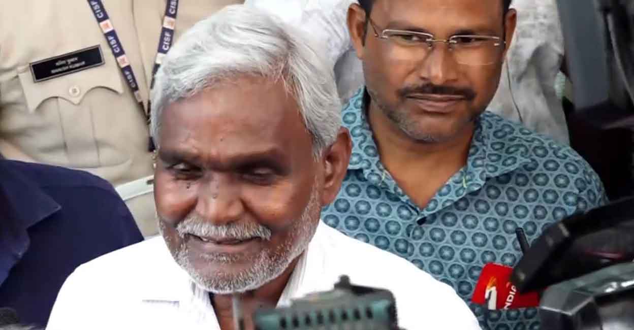 PTI08_18_2024_000031A **EDS: SCREENSHOT VIA PTI VIDEOS** New Delhi: Former Jharkhand chief minister Champai Soren speaks with the media upon his arrival at Delhi airport, Sunday, Aug. 18, 2024. (PTI Photo)