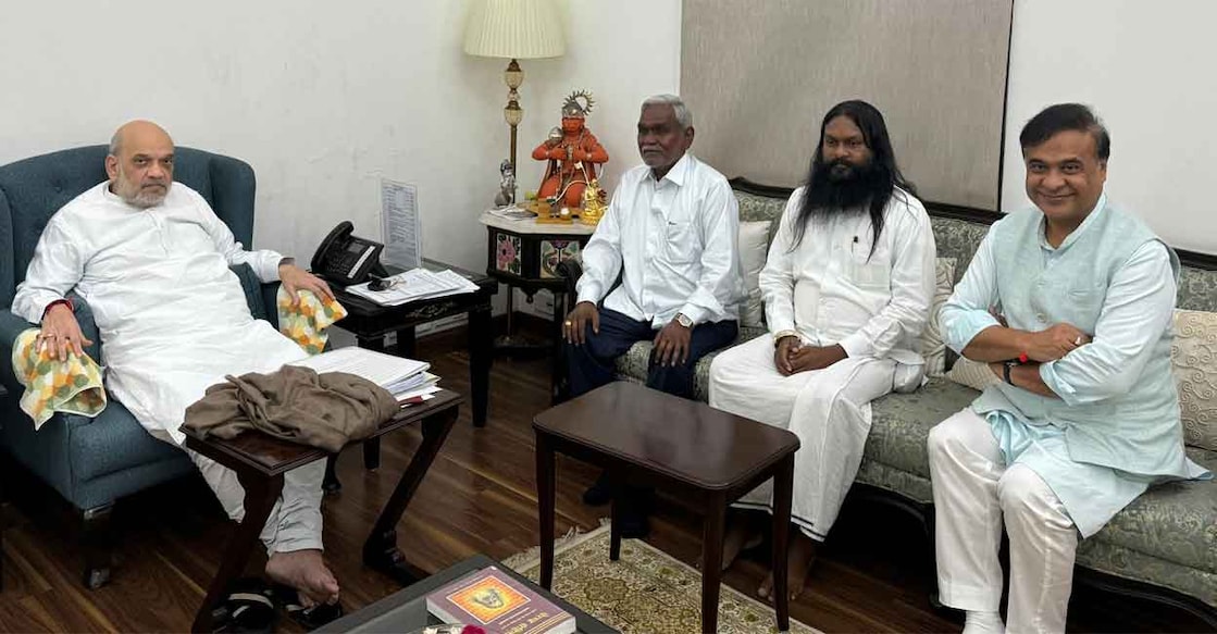 champai-soren-amit-shah Himanta Biswa Sarma (right) posted the picture of Champai Soren (second from left) meeting with Union Home Minister Amit Shah.