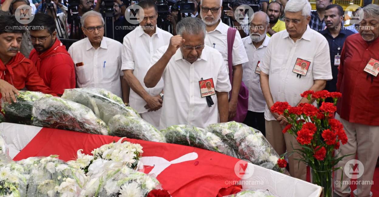 pinarayi-pay-homage-yechury pinarayi-pay-homage-yechury