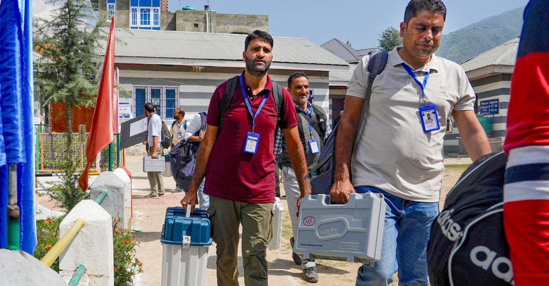 Polling officials with EVMs and other election material arrive at a polling station for the 1st phase of Jammu and Kashmir Assembly elections, at Pampore area in Pulwama district of South Kashmir, Tuesday, Sept. 17, 2024. Photo: PTI. 