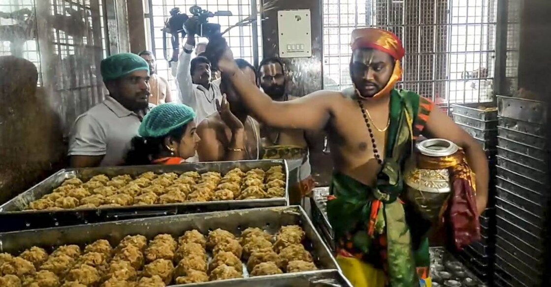 A priest performs the purification ritual 'Shanti Homam Panchagavya Prokshana' to undo the alleged desecrations that occurred at Sri Venkateswara Swamy Temple during YSRCP government, at Tirumala in Tirupati district. Photo: PTI