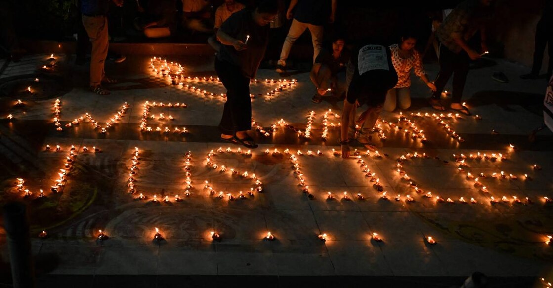 Health professionals along with trainee doctors light up Diya (earthen lamps) during a demonstration to condemn the rape and murder of a doctor in Kolkata. Photo: AFP