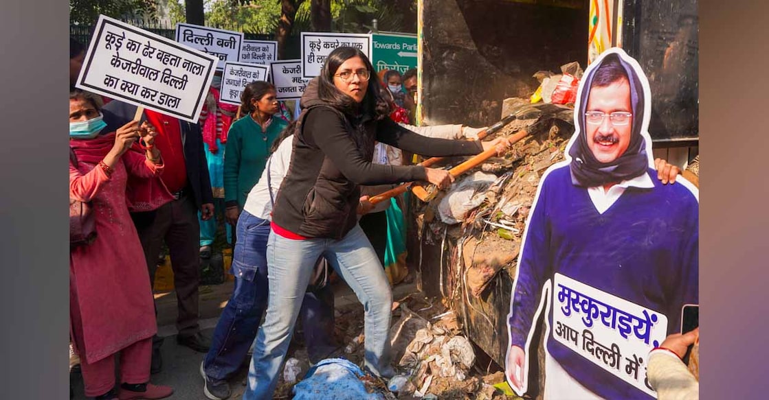 Rajya Sabha MP Swati Maliwal with residents of Vikaspuri strews garbage outside former Delhi CM and AAP national convener Arvind Kejriwal's residence during a protest. Photo: PTI