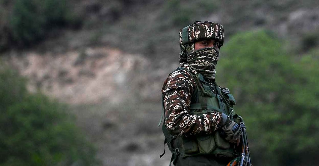 INDIA-PAKISTAN-KASHMIR-UNREST An Indian paramilitary personnel stands guard near Pahalgam, south of Srinagar, on April 22, 2025, following an attack. Photo: AFP