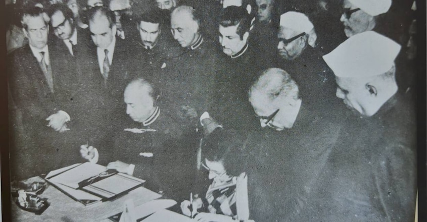shimla-treaty-signing shimla-treaty-signing