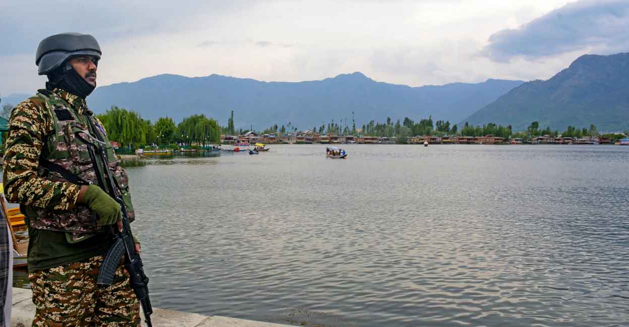 A security official keeps a vigil on the banks of Dal Lake, in the wake of the recent Pahalgam terrorist attack, in Srinagar, Jammu and Kashmir, Saturday, April 26, 2025.  Photo: PTI