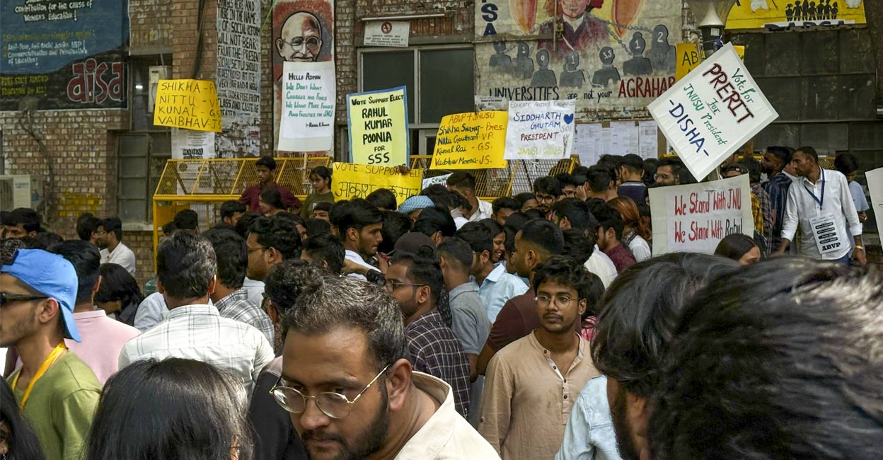 Students during voting for the Jawaharlal Nehru University Students' Union (JNUSU) elections, in New Delhi, Friday, April 25, 2025. File Photo: PTI. 