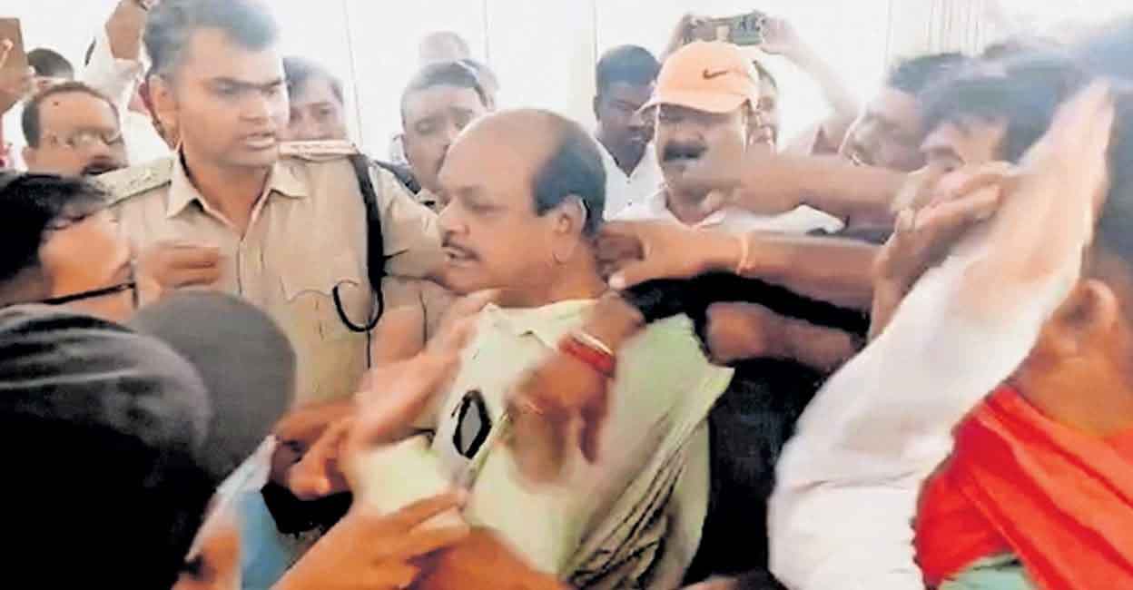 Malayali priests attacked in Jabalpur. Photo: Screengrab