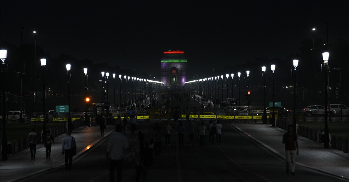 Precautionary measures were enforced at India Gate, where police asked visitors to vacate and regulated vehicle flow around the war memorial. Photo: Kamal Singh/PTI