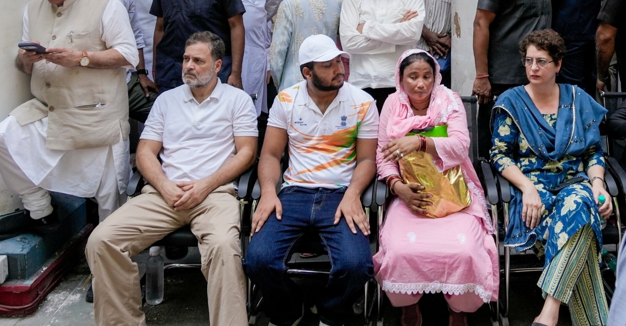 Rahul Gandhi's dharna ends after Delhi Police file FIR over youth's pellet injuries during CJP protest