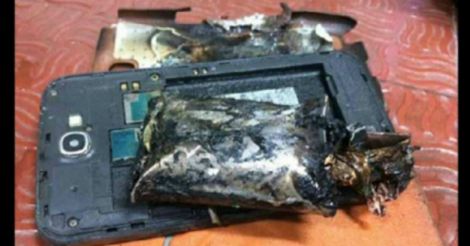 Galaxy Note 2 emits smoke aboard aircraft