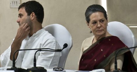 Sonia, Rahul offer to quit