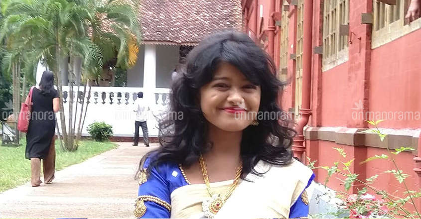 Hanan to become Khadi's face for Onam-Bakrid expo Hanan to become Khadi's face for Onam-Bakrid expo