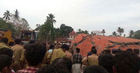 75 die in fire works explosion in Kollam temple