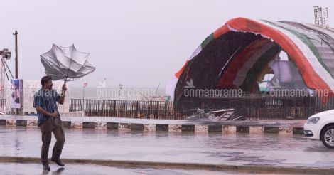 Photo story | Cyclone Ockhi gains pace off Kerala, wreaks havoc on mainland