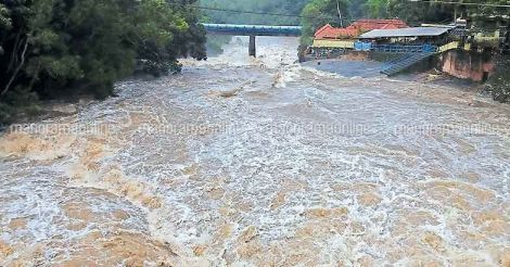 Stay away from Kerala coasts: Cyclone Ockhi to whip up 6-meter high waves