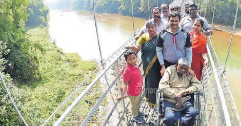 hanging-bridge-mi-john-family