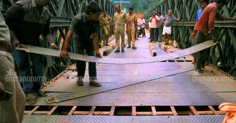 Dislocated girder halts traffic on Enathu Bailey bridge