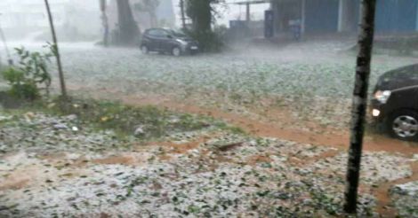 Hailstones batter Sulthan Bathery even when Kerala suffers from intense heat