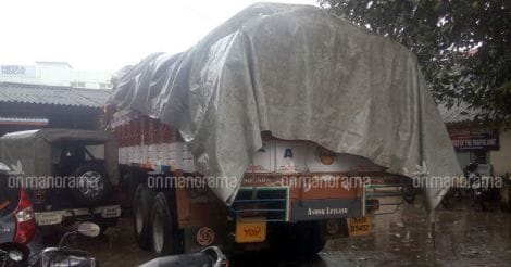 Kozhikode-bound explosive-laden lorry seized at Kerala-K'taka border