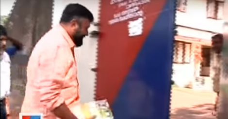 Jayaram gifts 'Onakkodi' to Dileep in jail
