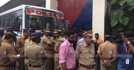 Dileep steps out of jail to perform father’s death anniversary rites
