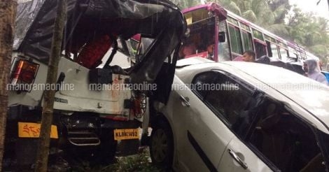 Six killed as bus rams jeep, car near Thamarassery