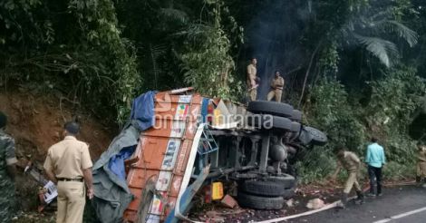 Two injured as truck loaded with beer overturns in Kannur